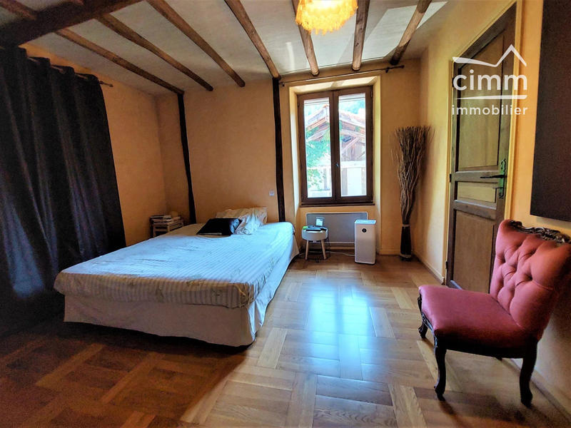 Maison - 215 m² - 7 pièces