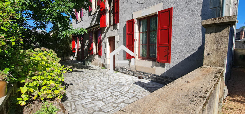 Maison - 210 m² - 8 pièces