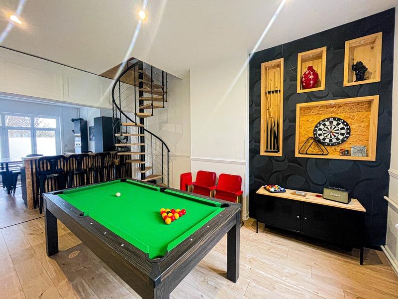 Maison - 228 m² - 7 pièces