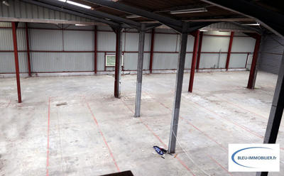 Entrepôt - 1 700 m²
