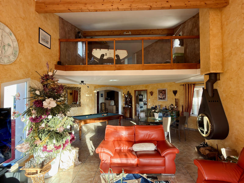 Maison - 220 m² - 8 pièces