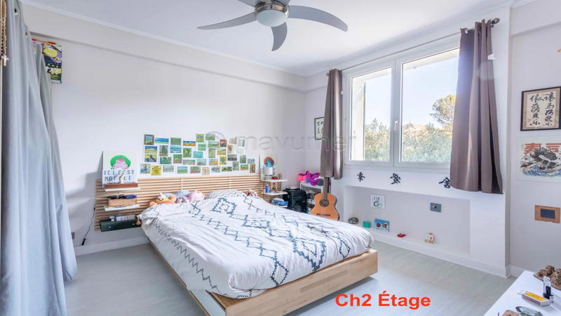 Maison - 250 m² - 9 pièces