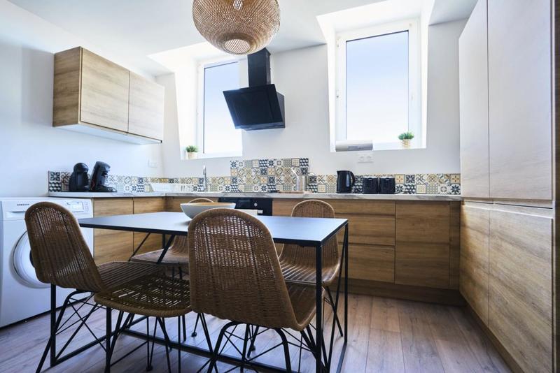 Appartement - 99 m² - 7 pièces