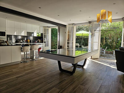 Maison contemporaine - 213 m² - 9 pièces