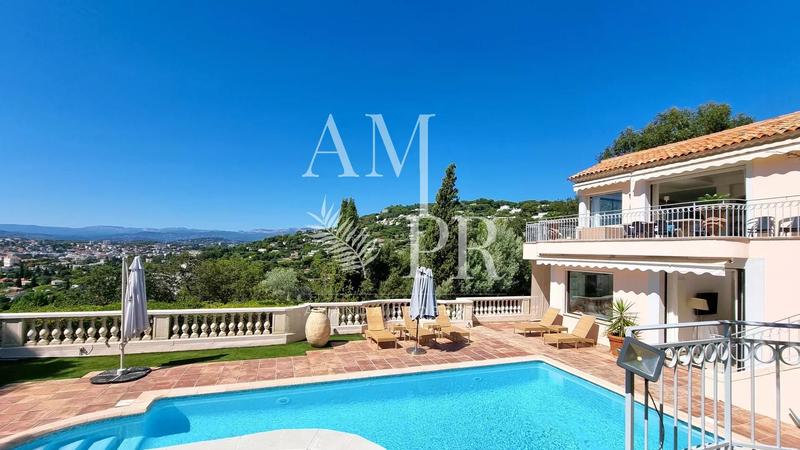 Villa - 250 m² - 10 pièces
