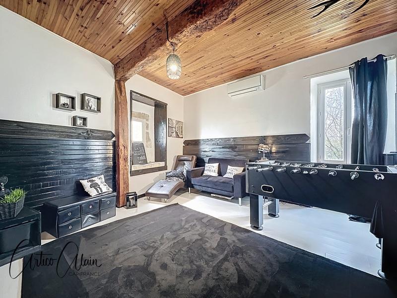 Maison - 271 m² - 9 pièces