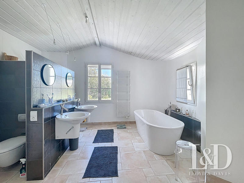 Maison - 203 m² - 6 pièces