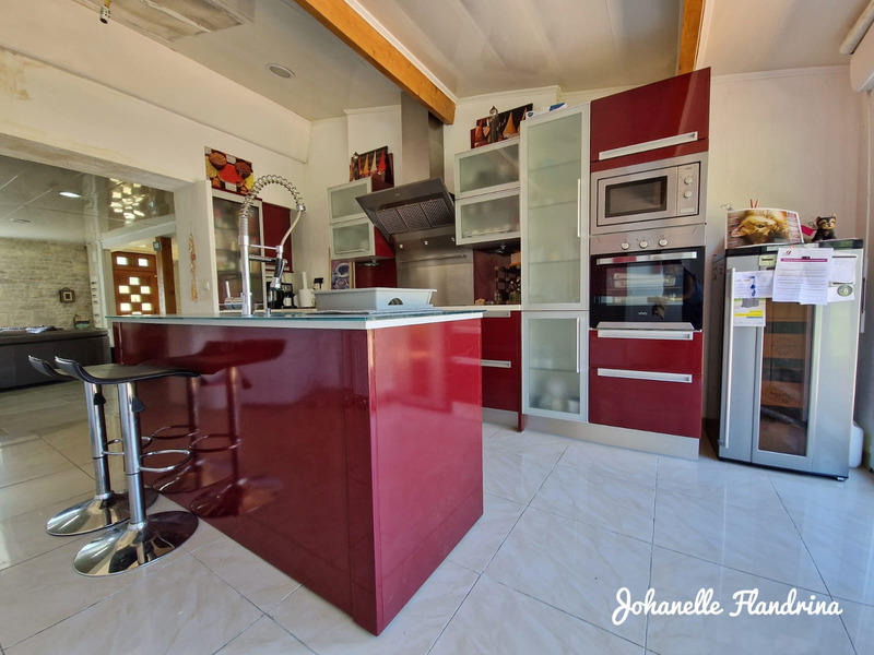 Maison - 260 m² - 8 pièces