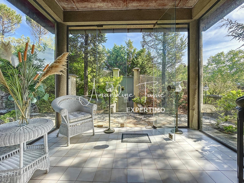 Maison - 202 m² - 7 pièces