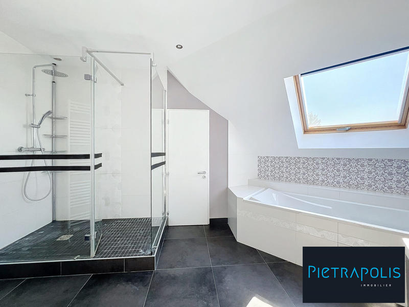 Maison - 204 m² - 5 pièces