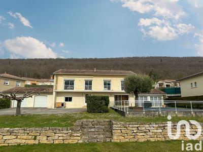 Maison - 258 m² - 11 pièces