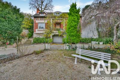 Maison - 180 m² - 7 pièces