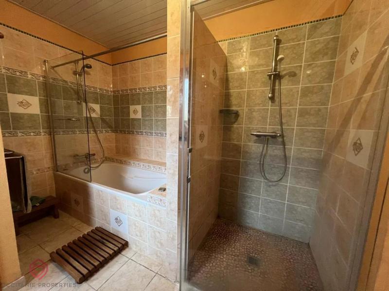 Propriété - 169 m² - 7 pièces