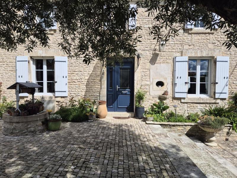 Maison en pierre - 231 m² - 9 pièces
