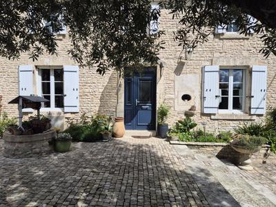 Maison en pierre - 231 m² - 9 pièces