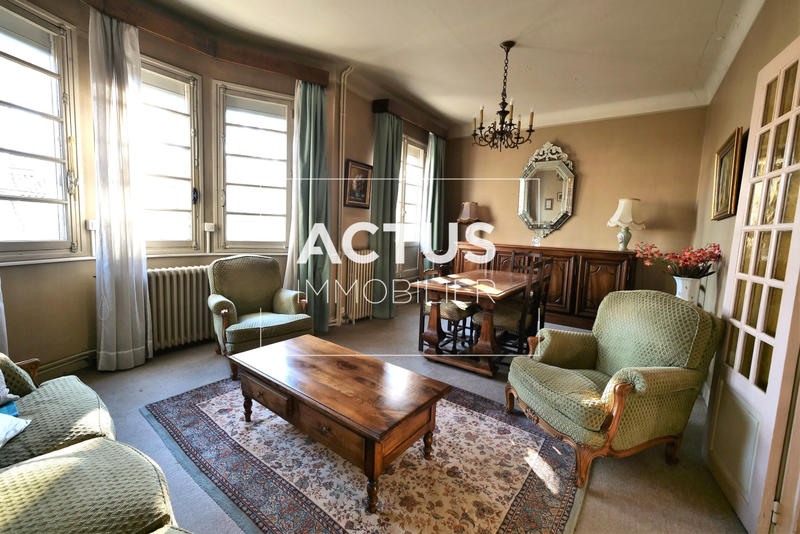 Maison - 240 m² - 9 pièces