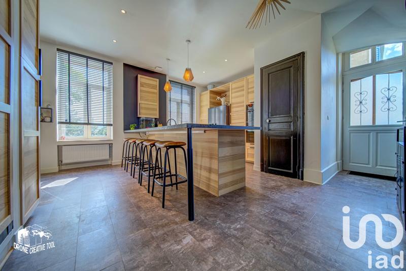 Maison - 323 m² - 13 pièces