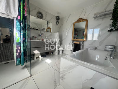 Maison - 198 m² - 6 pièces