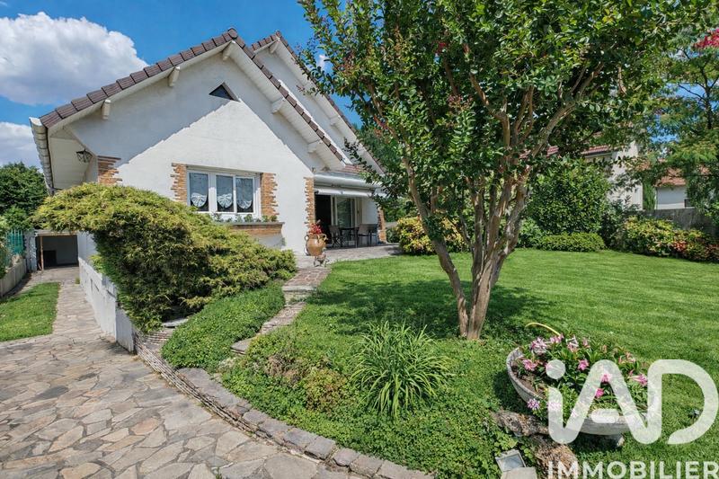 Maison - 206 m² - 7 pièces