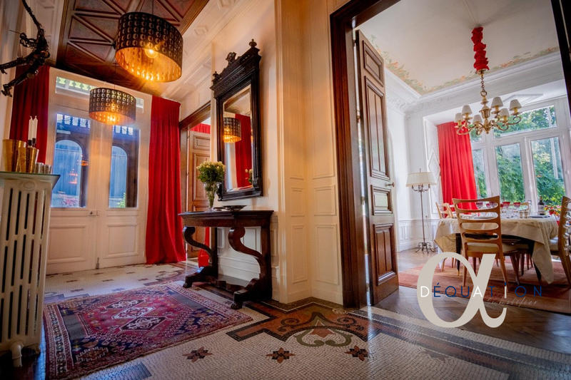 Maison - 350 m² - 10 pièces