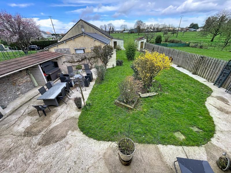 Maison - 412 m² - 9 pièces