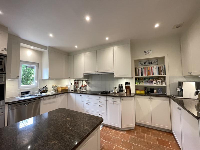 Maison - 279 m² - 10 pièces