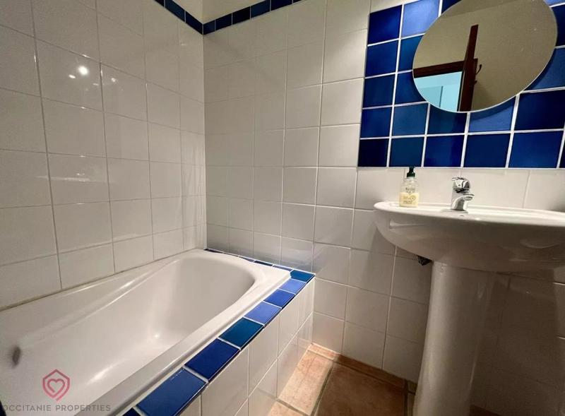 Propriété - 420 m² - 12 pièces