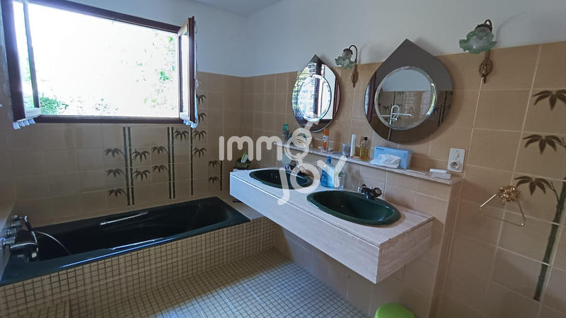 Maison - 180 m² - 5 pièces