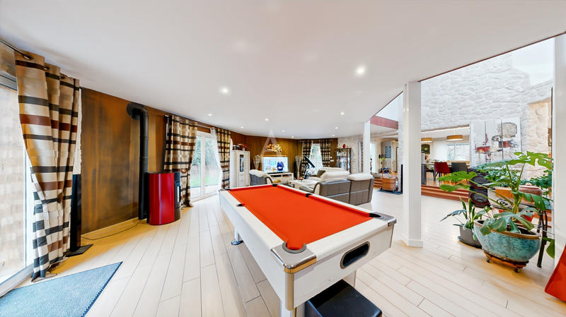 Maison - 293 m² - 12 pièces
