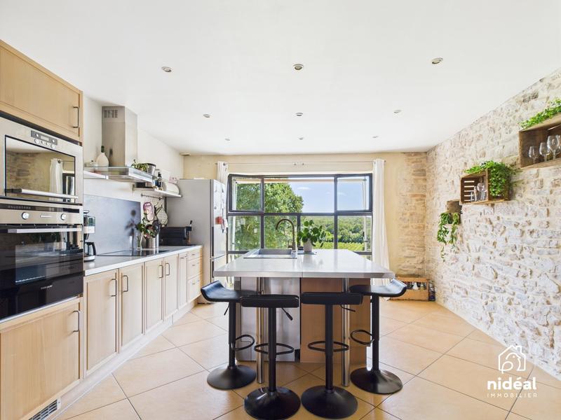 Maison - 216 m² - 8 pièces