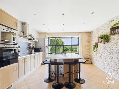 Maison - 216 m² - 8 pièces