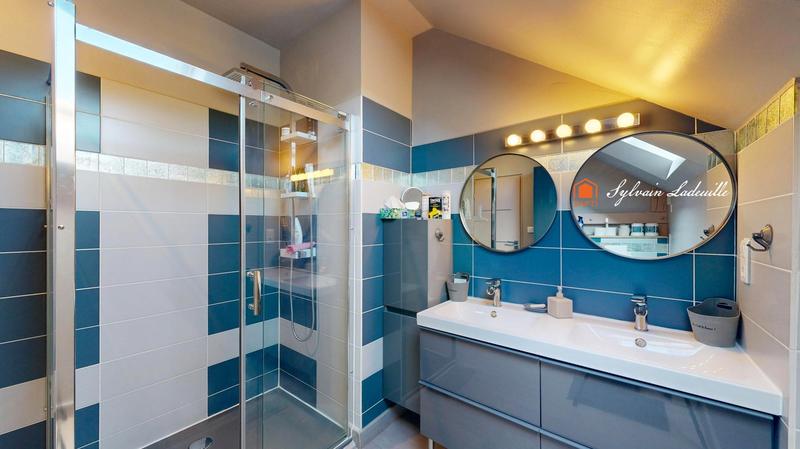 Maison - 180 m² - 5 pièces