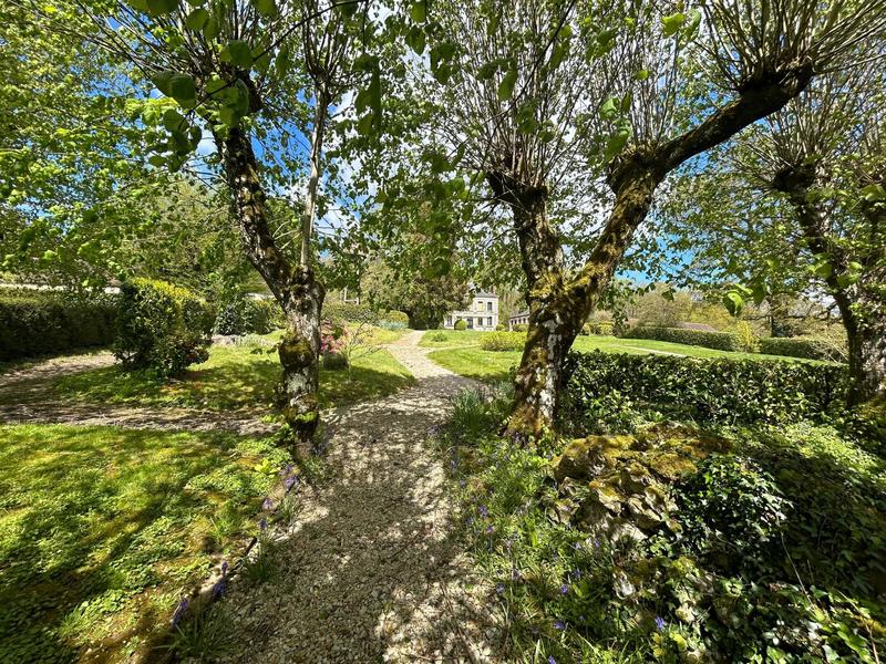 Propriété - 202 m² - 7 pièces