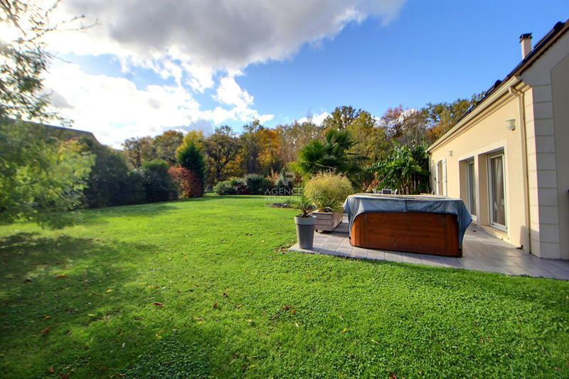 Maison - 231 m² - 7 pièces