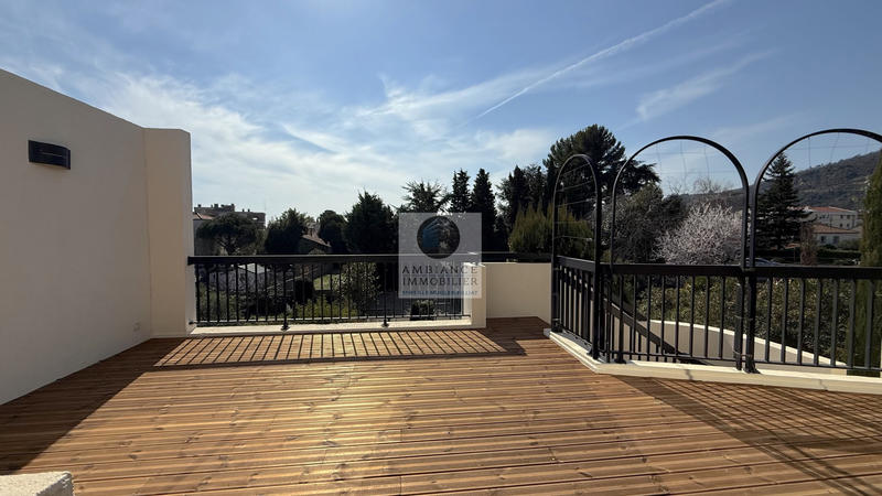 Maison - 215 m² - 6 pièces