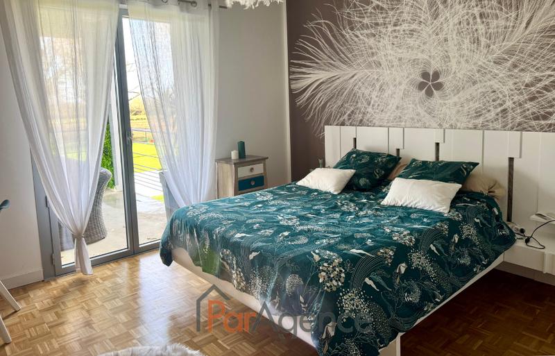 Maison - 290 m² - 9 pièces