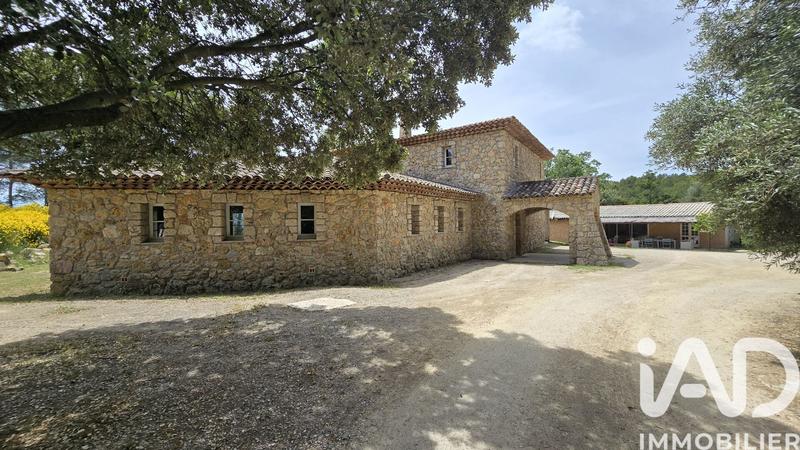 Maison - 370 m² - 10 pièces