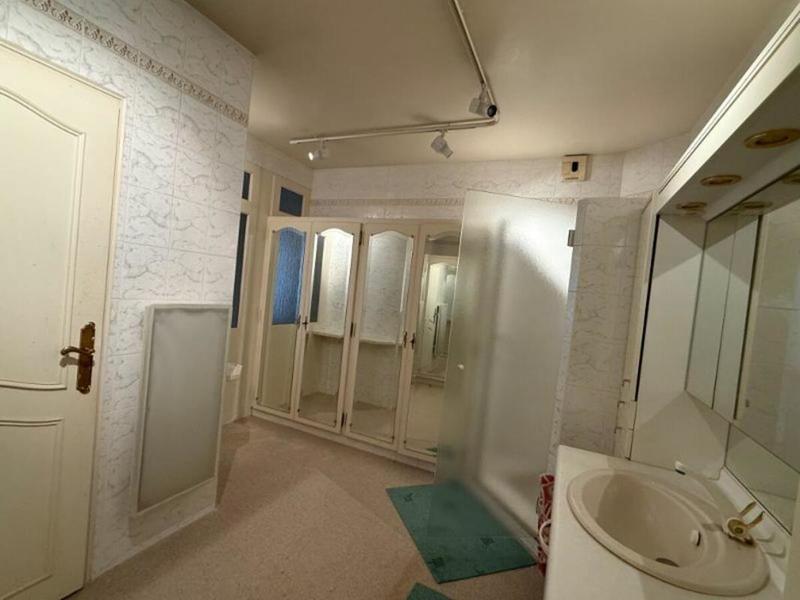 Maison - 644 m² - 12 pièces