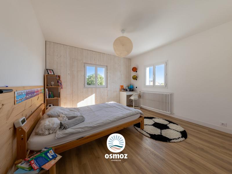 Maison - 330 m² - 8 pièces