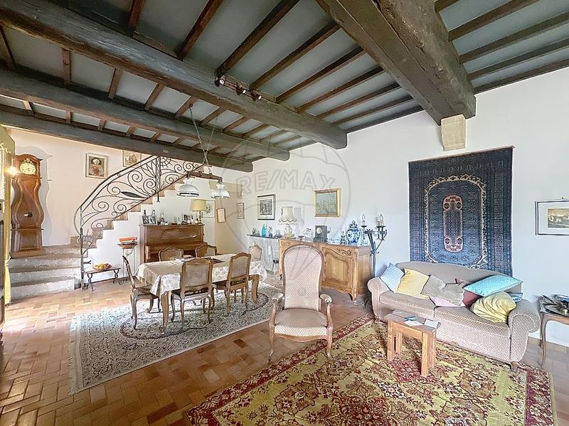 Maison - 243 m² - 9 pièces