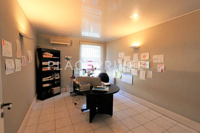 Local commercial - 390 m² - 10 pièces