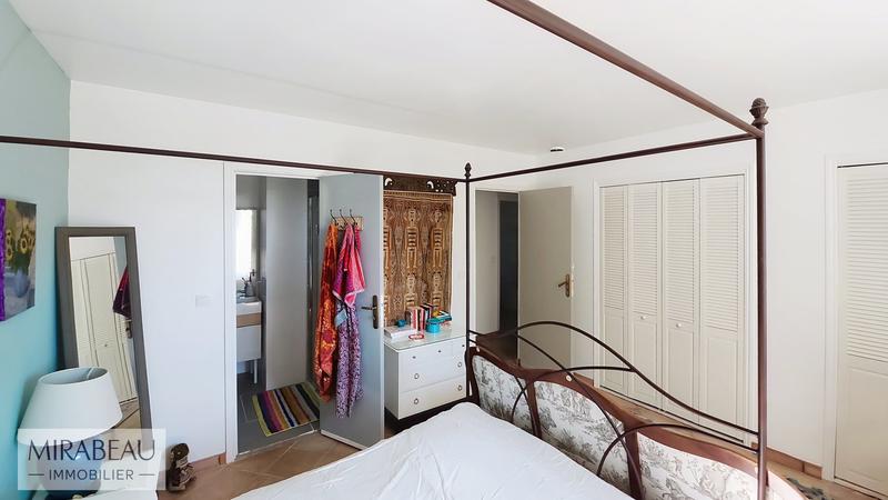 Villa - 180 m² - 8 pièces