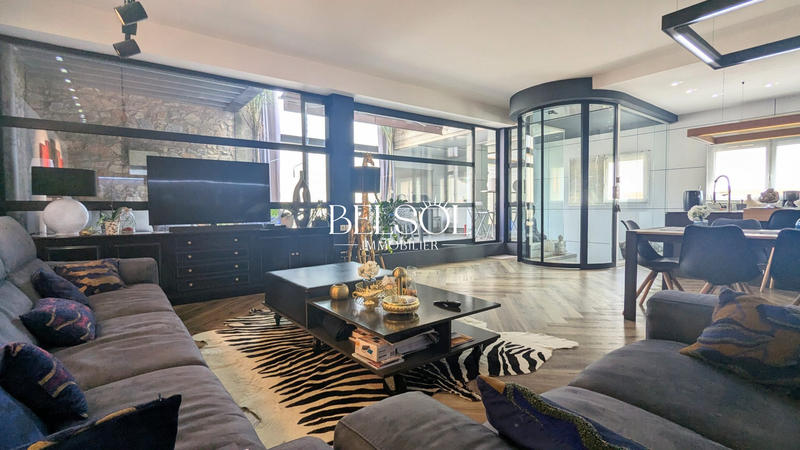 Maison - 236 m² - 6 pièces