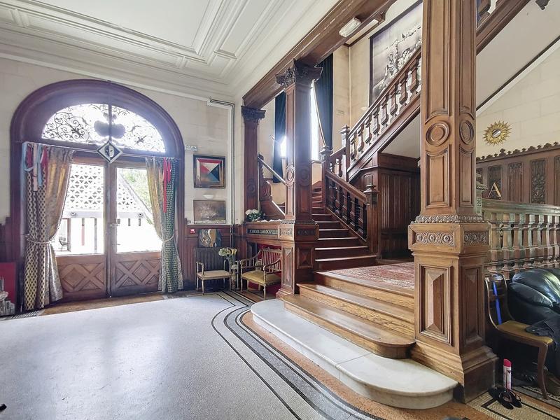 Château - 1 800 m² - 56 pièces