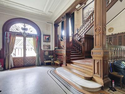 Château - 1 800 m² - 56 pièces
