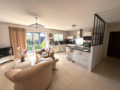 Maison - 96 m² - 4 pièces