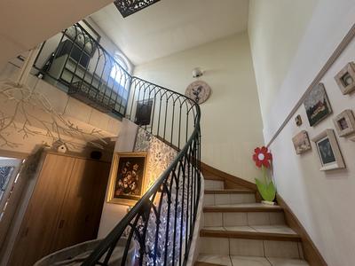 Villa - 172 m² - 8 pièces