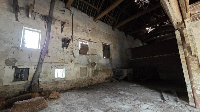 Grange - 466 m² - 1 pièce