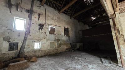 Grange - 466 m² - 1 pièce