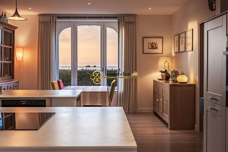 Demeure - 217 m² - 6 pièces